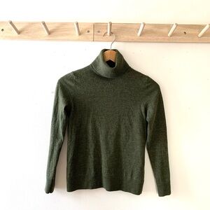 Lord & Taylor forest green merino wool turtleneck